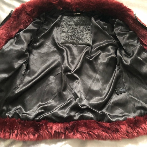 🚫SOLD🚫 Cranberry faux fur women’s coat - Picture 3 of 7